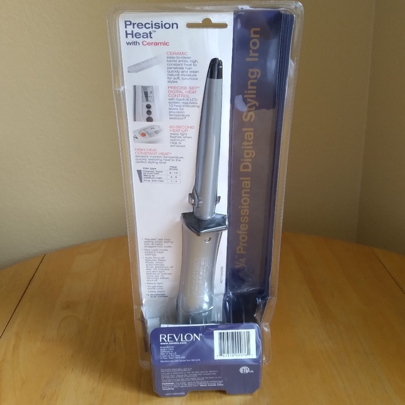 NEW Revlon Digital 3/4" Ceramic Styling Iron - Picture 2 of 15